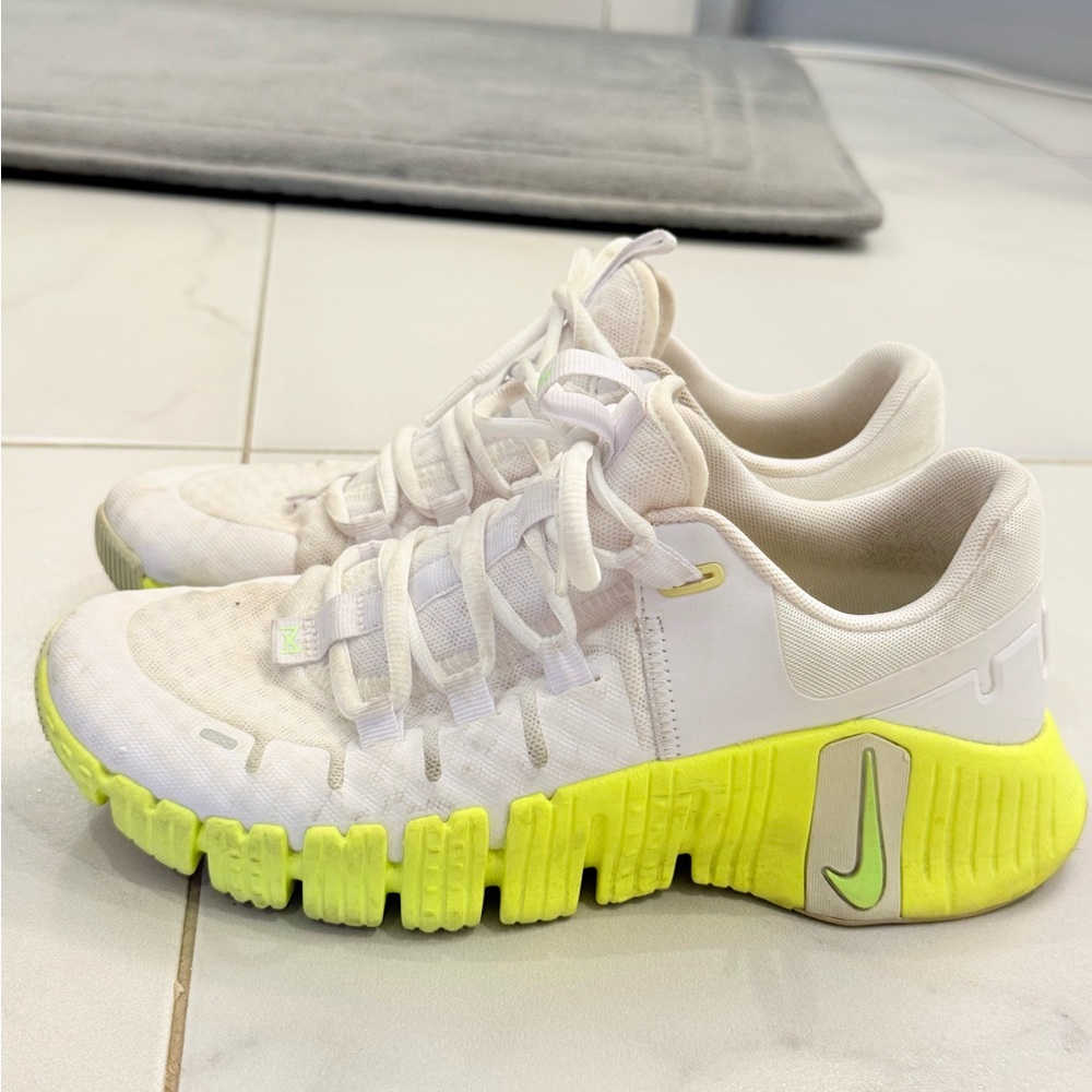 Nike Free Metcon 5 Women's Size 8 Cross Training Crossfit Gym Shoes White